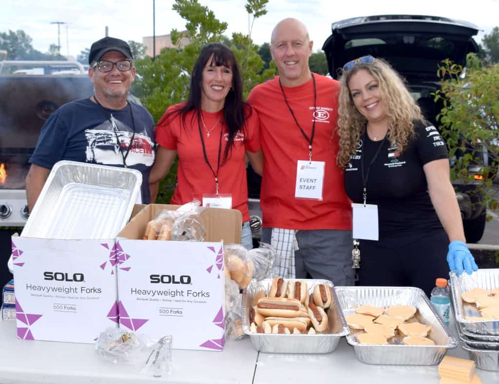 City employees and volunteers helped grill delicious hot dogs and hamburgers.