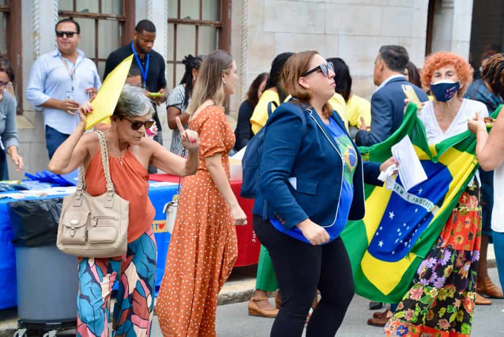 brazilian flag raising 12