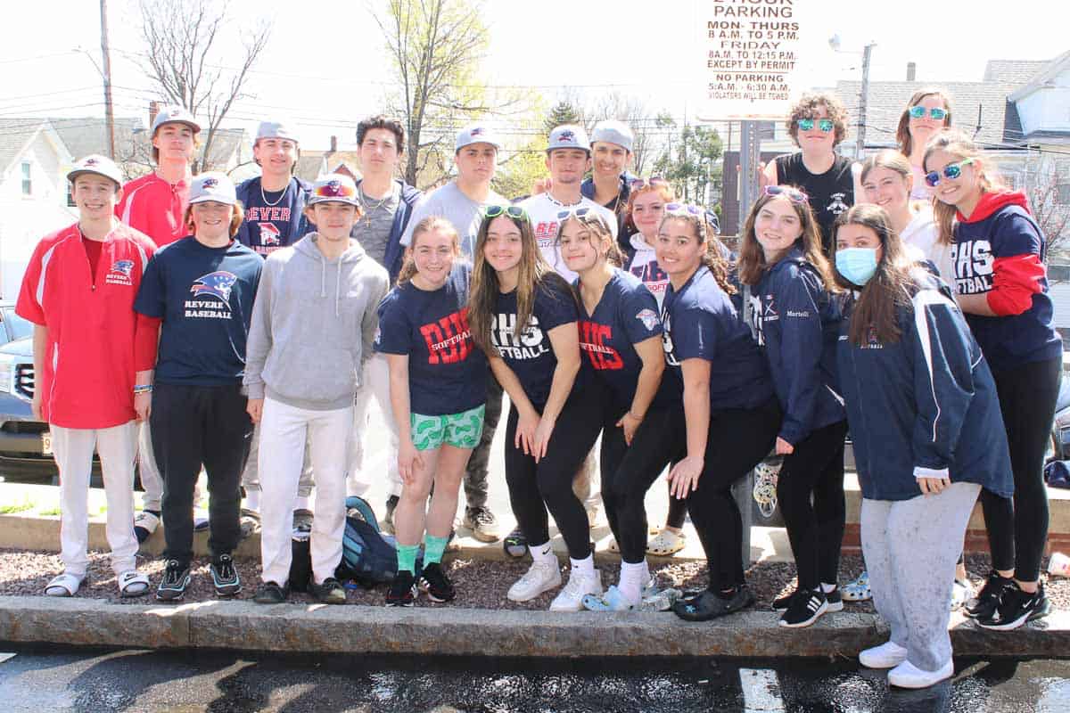 RHS Lady Pats softball team host successful car wash fundraiser