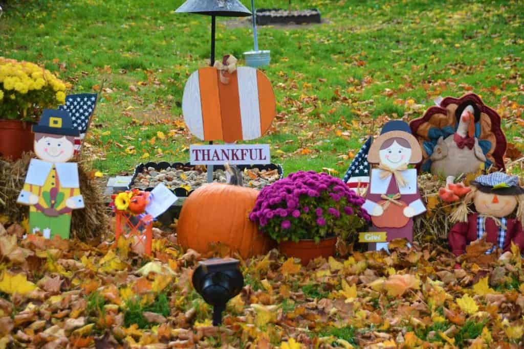 Thanksgiving display in the Lincoln Ave-2