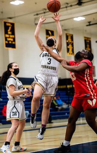 yasmine alayan goes in for a layup