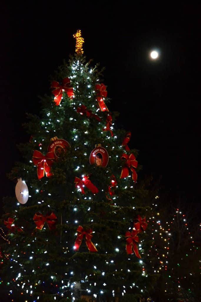 A SAUGUS CHRISTMAS The snow moon shone over the town_s decorated tree on Sunday Evening-2