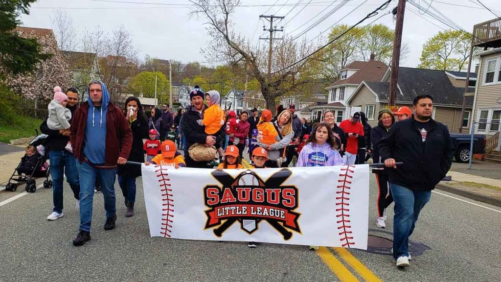 Young players carry the Saugus Little League banne-2