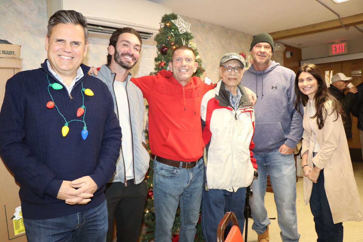 Ward 7 Councillor Simonelli Celebrates Christmas with Suffolk Manor Tenants