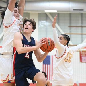 021523harneyRevere_everett_Boysbball009-2