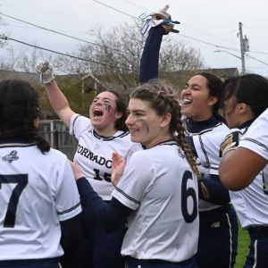 Everett HS Softball vs Malden