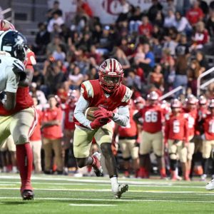 Jamauri Dulin carries the ball up the middle for the Crimson Tide.