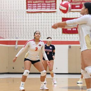 092723Everett_RevereVolleybl012