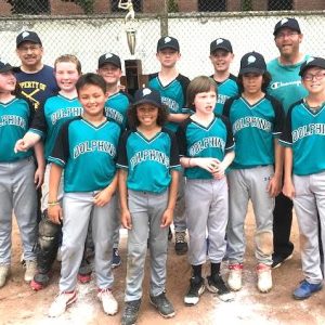 DOLPHINS ARE 2023 CHAMPS! The Dolphins and manager Kenny Mazonson (back row at left) broke a 15-year championship drought with an 8-4 win over the Red Sox in the championship final. (Advocate Photo/Steve Freker)