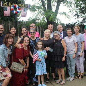 Shown from left to right: Kneeling: granddaughter-in-law Natasha Hensford, granddaughter Ali Dreessen, great-granddaughter Bella Dreessen and daughter-in-law Lauren Swartz; middle row: grandsons Jonathan Swartz and Daniel Swartz, granddaughter Lena Anderson, daughters Nancy Langevin and Karen Anderson, niece Karen Imber, granddaughter Jenna Swartz, granddaughter-in-law Emily Patterson, nephew Richard Rostoff and Ward 2 Councillor/City Council Vice President Ira Novoselsky; back row: son-in-law Dermot Anderson, cousin David Rostoff and son Larry Swartz.