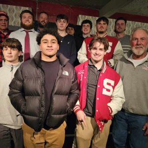 HANGING OUT WITH A LEGENDARY LINEMAN: Former New England Patriots star offensive lineman Peter Brock (front row, far right) with Sachem seniors and coaches last week at the 51st Annual Saugus and Peabody Lions Clubs’ Football Meeting and Dinner. (Saugus Advocate photo by Mark E. Vogler)