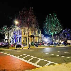 LIGHTING UP TOWN HALL: a scene from last year’s Tree Lighting Ceremonies and Festivities. (Saugus Advocate file photo by Mark E. Vogler)