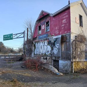 NOT EXACTLY A FASHION STATEMENT: Somebody put a “PRADA, SAUGUS” sign on the front of the old Karla’s Shoes building located at 1181 Broadway, making fun of the dilapidated and unsafe eyesore that is visible to traffic that passes through Saugus on Route 1 South. (Saugus Advocate photo by Mark E. Vogler)