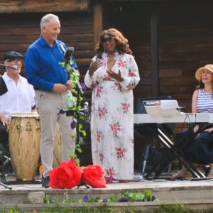 Saugus Public Library Director Alan Thibeault welcomed Coco Brown & The Invitation to the Saugus Iron Works National Historic Site at the first concert of the 2025 summer season. (Photo courtesy of Laura Eisener)