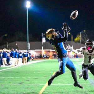 TOUCHDOWN, PEREZ! Malden senior captain Manny Perez (83) goes up high for a 23-yard touchdown catch against Lynn English. (Advocate Photo/Henry Huang)