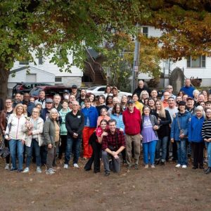 A large group photo was taken on the recent walking tour of Bell Rock Cemetery. (Photo credit: Paul Hammersley)